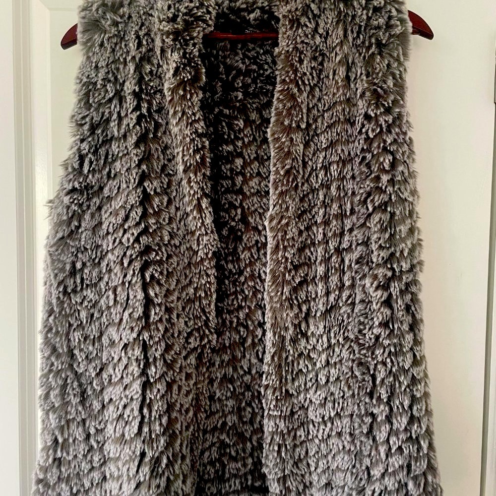 Bloomingdale's - AQUA Faux Fur Vest S in Gray